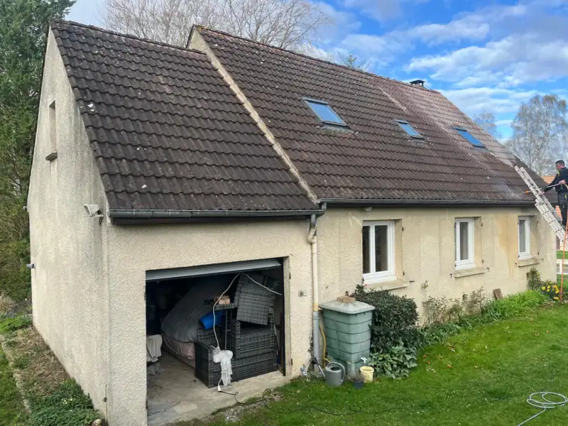 Réfection de couverture avec fenêtres de toit — toiture avant travaux