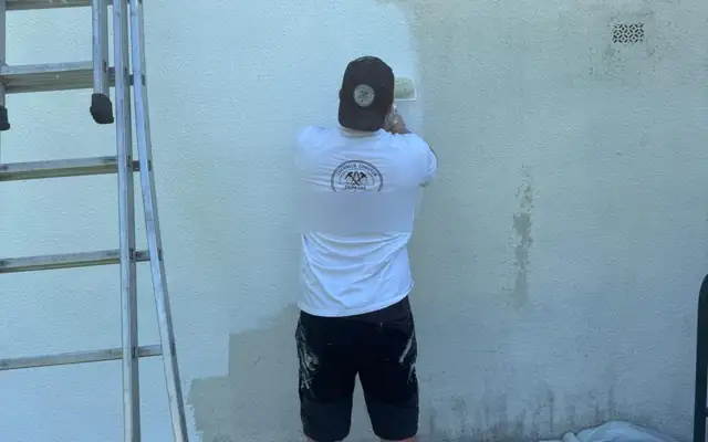 Ravalement de façade en peinture — chantier Depasse Rénovation